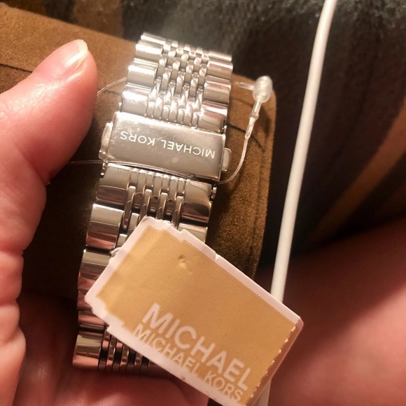 NWT Men’s MICHAEL Michael Kors silver watch - Picture 4 of 4